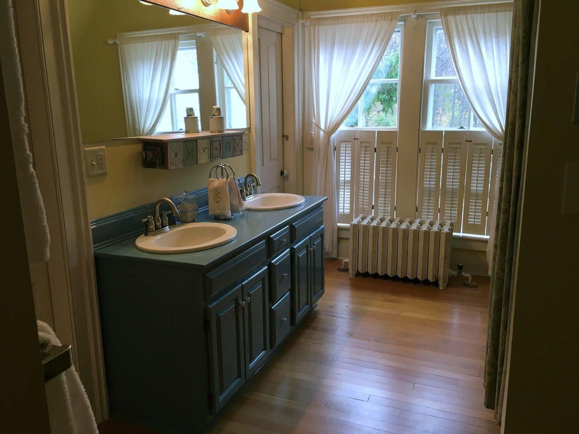 Dreamhouse Country Inn Bristol Екстериор снимка